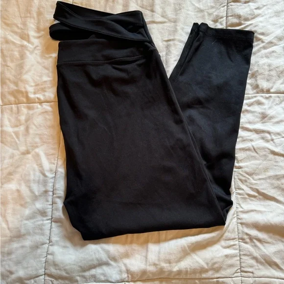 Victoria Secret Flow On Point Strappy Leggings nwot - Picture 4 of 5